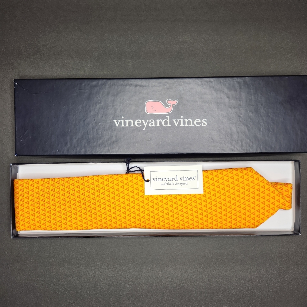 Men's Vineyard Vines Tie NWT in box